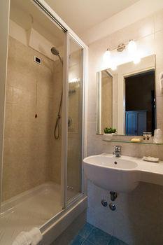 Pensionat Navona Tower Relais 2*